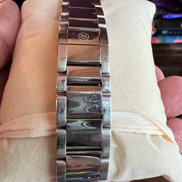 Movado Defio Blue Dial Ladies Watch - Picture 6 of 13